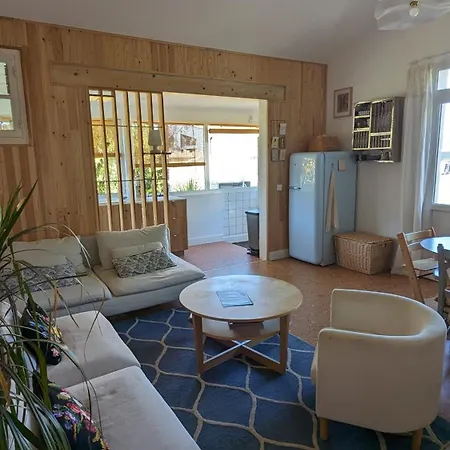 Holiday home Agreable Maison Bord De